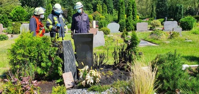 Freiwillige Feuerwehr Werne: FW-WRN: Feuer_2: Brennt Grabstelle