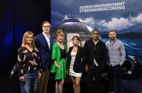 ZDF: #DerSchwarmKommt: Erste Einblicke in die internationale ZDF-Bestseller-Verfilmung zum "Welttag der Ozeane"