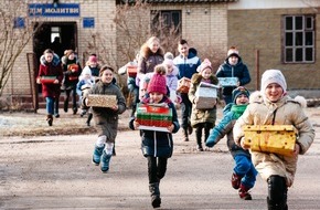 Weihnachten im Schuhkarton: "Weihnachten im Schuhkarton®" startet Endspurt / Erstmals können Spender die Reise der Schuhkartons nahezu in Echtzeit verfolgen