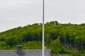 Freiwillige Feuerwehr Olsberg: FF Olsberg: Stadt Olsberg schlie&szlig;t Modernisierung des Warnnetzes ab
