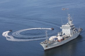 Presse- und Informationszentrum Marine: Tender "Rhein" kehrt von Operation "Sophia" zurück