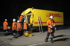 Polizeiinspektion Hildesheim: POL-HI: Ein Toter nach schweren Lkw-Unfall auf der BAB 7