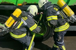 Freiwillige Feuerwehr Bedburg-Hau: FW-KLE: Technischer Defekt an einem Müllfahrzeug