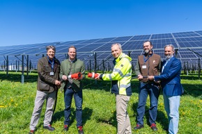 Energiewende bei Nestl&eacute; in Biessenhofen: mit neu er&ouml;ffneter Agri-Photovoltaic-Anlage auf der Kuhweide und W&auml;rmepumpen in die Zukunft