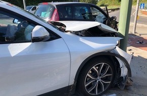 Polizei Duisburg: POL-DU: Großenbaum: Zwei Verletzte nach Unfall auf Kreuzung