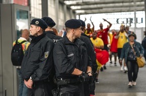 Bundespolizeidirektion München: Bundespolizeidirektion München: Bettlerin greift Passantin am Hauptbahnhof an / Bundespolizei bringt Frau wieder in Klinik