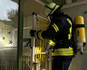 FW Celle: Feuer in Kinderklinik und Verkehrsunfall - die Celler Feuerwehr übte heute den Ernstfall im AKH und auf dem Wilhelm-Heinichen-Ring!