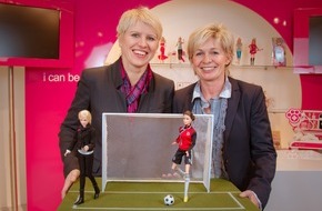 Mattel GmbH: Barbie® stimmt mit Silvia Neid und Birgit Prinz auf die Frauenfußball Weltmeisterschaft 2011 ein (mit Bild)