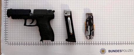 Bundespolizeidirektion Sankt Augustin: BPOL NRW: Bundespolizei stellt Messer und Gaswaffe nach Ladendiebstahl sicher