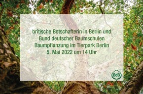 Bund deutscher Baumschulen (BdB) e.V.: The Queen's Green Canopy: Gemeinsame Baumpflanzung der britischen Botschafterin in Deutschland und des Bund deutscher Baumschulen im Tierpark Berlin