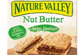Nature Valley: Nature Valley präsentiert zwei leckere Snack-Neuheiten: Nut Butter Erdnuss und Kakao Haselnuss - Knusper-Biscuits für perfekte Genussmomente