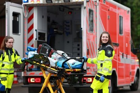 FW-GL: Feuerwehr Bergisch Gladbach stattet Rettungsdienst mit neuer Schutzkleidung aus