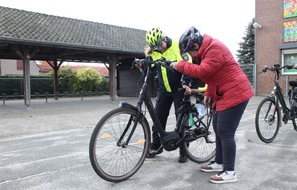 Kreispolizeibehörde Kleve: POL-KLE: Kreis Kleve - Mit dem Rad durch die Sommerzeit: Kreispolizeibehörde bietet weitere kostenlose Pedelec-Training an