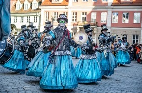 Allgäu GmbH: Achtung, schräge Töne: In der Fastnacht ziehen im Allgäu Guggenmusiken durch die Gassen.