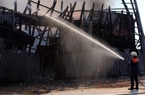 Polizei Minden-Lübbecke: POL-MI: Halle auf Pferdehof gerät in Brand