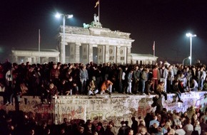 The HISTORY Channel: 30 Jahre Mauerfall - HISTORY erinnert mit Sonderprogrammierung an die Friedliche Revolution