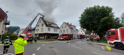 Feuerwehren des Landkreises Ravensburg: LRA-Ravensburg: Großbrand in Weingarten verursacht hohen Sachschaden.