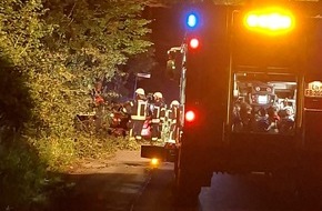 Freiwillige Feuerwehr Breckerfeld: FW-EN: Technische Hilfeleistung - Baum auf Stra&szlig;e
