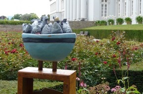 Polizeipräsidium Koblenz: POL-PPKO: Keramikskulpturen am Kurfürstlichen Schloss in Koblenz gestohlen