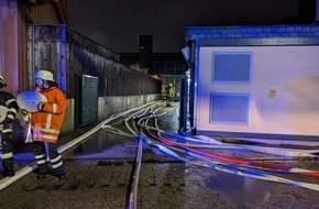 Kreisfeuerwehr Rotenburg (Wümme): FW-ROW: Hochwassereinsätze in Rotenburg - Großeinsatz im Schwimmbad