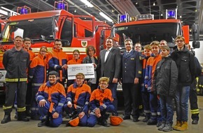 Feuerwehr Dortmund: FW-DO: Jugendfeuerwehr Dortmund / Sölder Firma würdigt Jugendarbeit und Ehrenamt