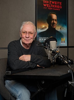 Die deutsche Stimme von Tom Hanks: Joachim Tennstedt &uuml;ber seine Arbeit an der Doku-Serie &bdquo;Der Zweite Weltkrieg mit Tom Hanks&ldquo;