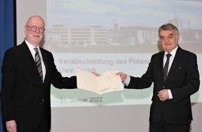 Polizei Köln: POL-K: 220131-6-K Innenminister Herbert Reul verabschiedet Polizeipräsident Uwe Jacob in den Ruhestand