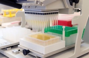ZHAW - Zürcher Hochschule für angewandte Wissenschaften: ZHAW-Forschende trainieren Enzym, das Plastik zersetzt