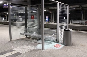 Polizei Coesfeld: POL-COE: Coesfeld, Bahnhof/Wieder Glasscheiben am Bahnhof zerstört