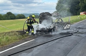 Feuerwehren VG Westerburg: FW VG Westerburg: VW Polo wird ein Raub der Flammen - Fahrerin kommt mit dem Schrecken davon