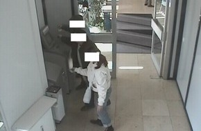 Polizeipräsidium Frankfurt am Main: POL-F: 050324 Â 291 Frankfurt-Bonames: Trickbetrüger festgenommen Â Präventionsmeldung der Polizei hatte Erfolg