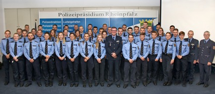 Polizeipräsidium Rheinpfalz: POL-PPRP: "Neue" Polizisten fürs Polizeipräsidium Rheinpfalz