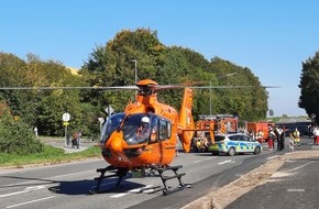 Polizei Mettmann: POL-ME: Schwerer Verkehrsunfall: 84-jährige Velberterin gestorben - Velbert - 2110042