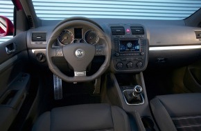 VW Volkswagen AG: Der neue Golf GTI - Abnahmefahrt: 200 PS scharfer GTI absolviert Feuertaufe