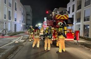 Feuerwehr Dresden: FW Dresden: Feuerwehreinsatz nach ausgelöstem Rauchmelder - Brand in Mehrfamilienhaus schnell gelöscht
