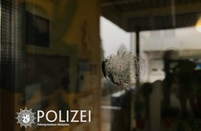 Polizeipräsidium Westpfalz: POL-PPWP: Kita-Tür beschädigt