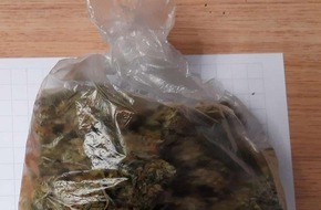 Bundespolizeidirektion Sankt Augustin: BPOL NRW: Marihuana-Beutel bei Flucht weggeworfen - Bundespolizei stellt 25-Jährigen