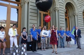 VCS Verkehrs-Club der Schweiz: Remise des lettres de pétition contre la tricherie des moteurs diesel trafiqués : 7'200 personnes demandent à la Présidente de la Confédération, Doris Leuthard, d'agir sans plus attendre