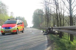 Polizeiinspektion Hameln-Pyrmont/Holzminden: POL-HOL: Bundesstraße 64 - Gemarkung Eschershausen: Kradfahrer schwer verletzt - Nach Überholvorgang in die Schutzplanke geraten  -