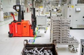 Skoda Auto Deutschland GmbH: SKODA AUTO Werk Vrchlabi startet automatische Teilebestellung und -belieferung der CNC-Bearbeitungslinien