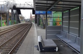 Bundespolizeiinspektion Rostock: BPOL-HRO: Was macht das Sofa auf dem Bahnsteig?