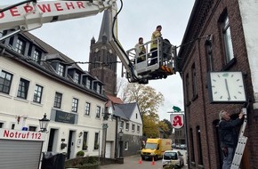 Freiwillige Feuerwehr Tönisvorst: FW Tönisvorst: Die Weihnachtsbeleuchtung in Vorst ist bereit. Die Freiwilligen Feuerwehr Tönisvorst unterstützt die Kolpingfamilie beim Aufhängen der Weihnachtsbeleuchtung im Vorster Ortskern.