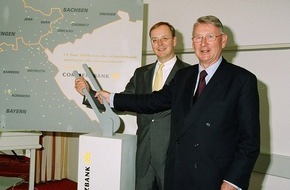 Commerzbank Aktiengesellschaft: Symbolische Integration der SchmidtBank-Filialen in die Commerzbank