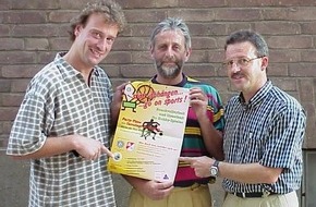 Polizei Düren: POL-DN: (Kreis Düren) Beachvolleyball und Streetball für Hobbyspieler -statt abhängen ... go on sports! Gemeinschaftsprojekt für Jugendliche- (Foto Nr. 2)