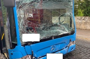 Polizeidirektion Kaiserslautern: POL-PDKL: Schulbusunfall