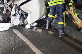 Feuerwehr Recklinghausen: FW-RE: Verkehrsunfall mit technischer Rettung in den Morgenstunden