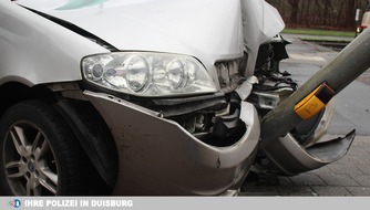 Polizei Duisburg: POL-DU: Obermeiderich: Fiat und Lkw kollidieren