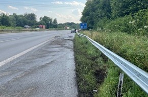 Polizei Bielefeld: POL-BI: Fahrstreifenwechsel und &Uuml;berholman&ouml;ver f&uuml;hren zum Unfall