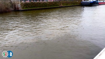 Polizei Duisburg: POL-DU: Duisburg: Gewässerverunreinigung - Zeugensuche