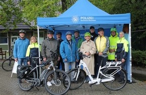 Kreispolizeibehörde Kleve: POL-KLE: Kreis Kleve - Landrat Gerwers und Bürgermeister beim Pedelec-Training der Polizei